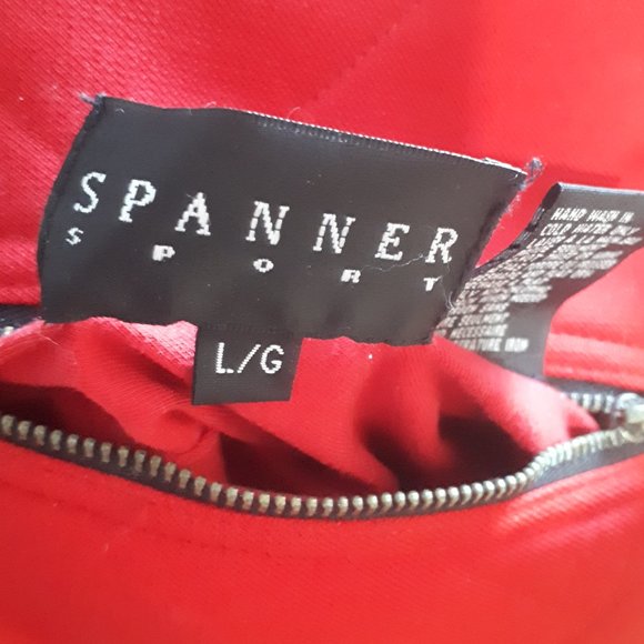 Spanner Sport two sided vest red one side and black the other side insulated. - Picture 6 of 6